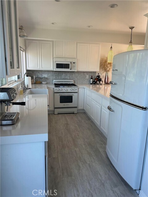 Building Photo - 577 S Coast Hwy