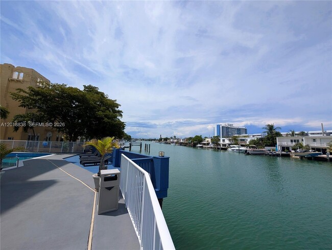 Building Photo - 7133 Bay Dr