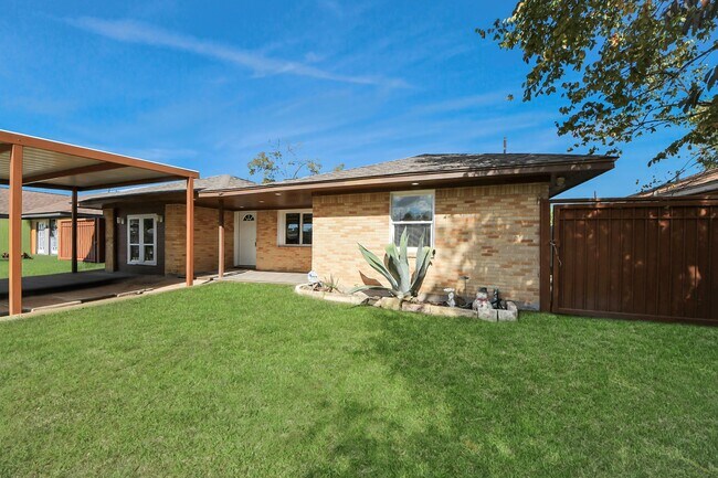 Building Photo - 8925 Homewood Ln