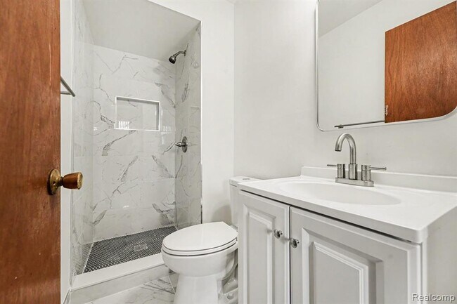 Building Photo - 35656 Saxony Dr
