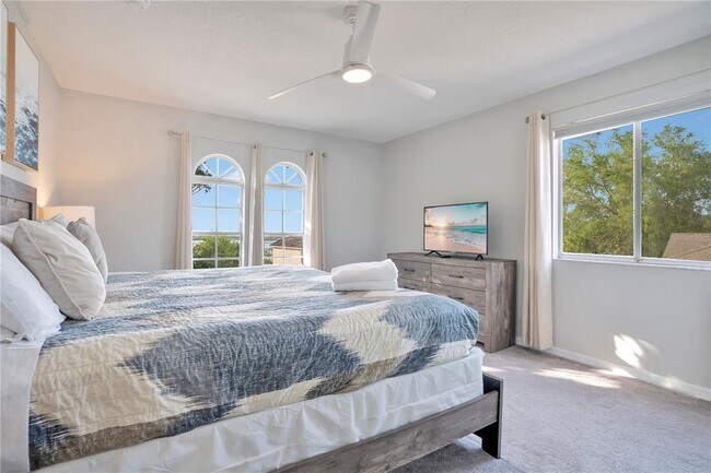 Building Photo - 544 Pineloch Dr