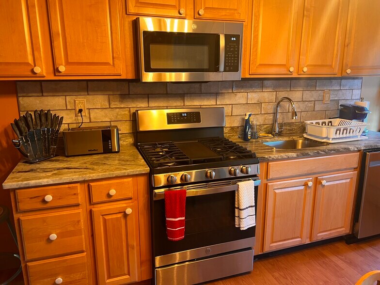 Building Photo - 71 Warren St