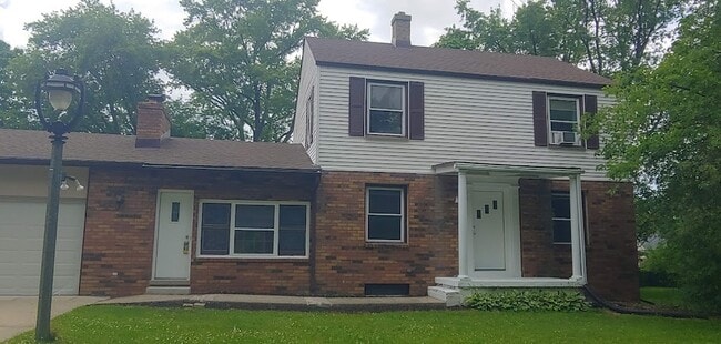 Building Photo - 4425 N 105th St