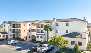 Building Photo - La Plaza Villas Apartments