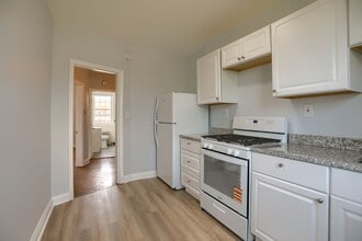 Building Photo - 1323 N Kenwood Ave