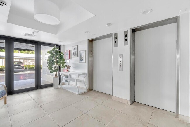 Building Photo - 1 Harbourside Dr