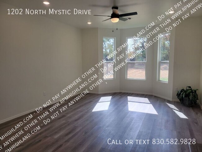 Building Photo - 1202 Mystic Dr