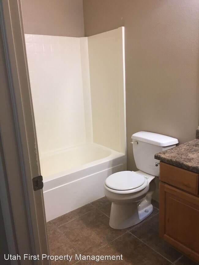 Building Photo - 3 br, 2 bath House - 543 N 2480 W