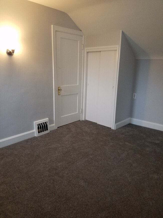 Building Photo - 22 Reba Ave