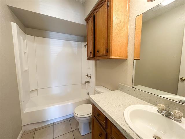 Building Photo - 1401 Old Bardwell Rd