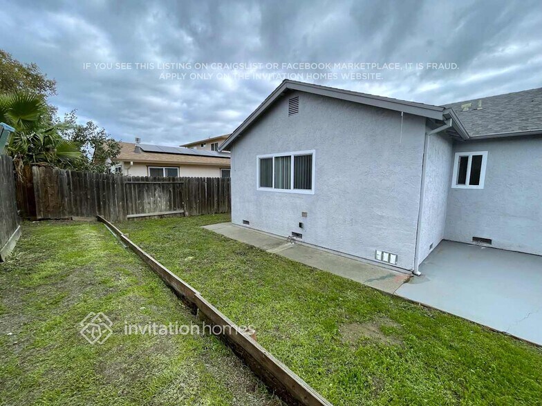 Building Photo - 604 Tule Goose Dr