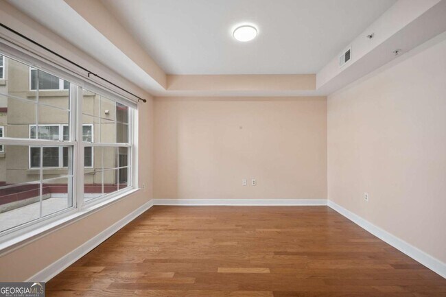 Building Photo - 230 E Ponce de Leon Ave