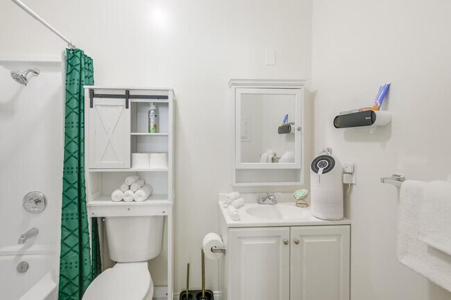 Building Photo - 2658-72 Broadway-SI ID1307919P