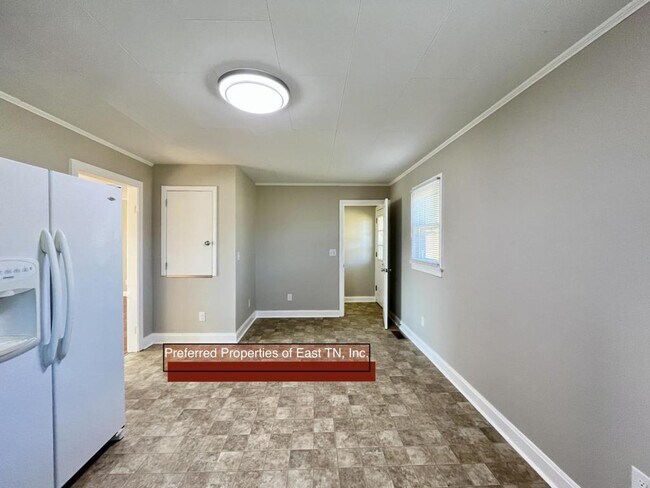 Building Photo - 160 Majestic Circle