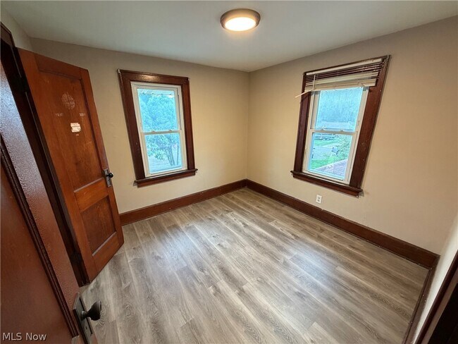 Building Photo - 1023 Harrison Ave SW