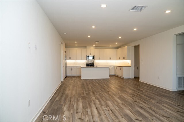 Building Photo - 6136 Valentina Wy