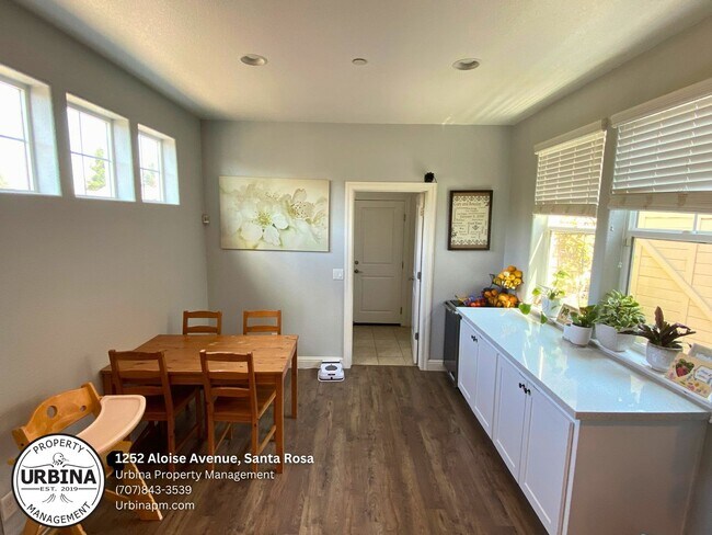 Building Photo - Newer Home, Beautiful Santa Rosa Property!