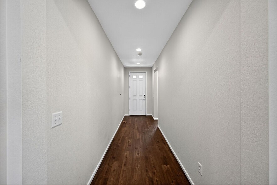 Building Photo - 288 S Robertsdale St