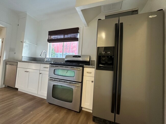 Kitchen - 1123 Laveta Terrace