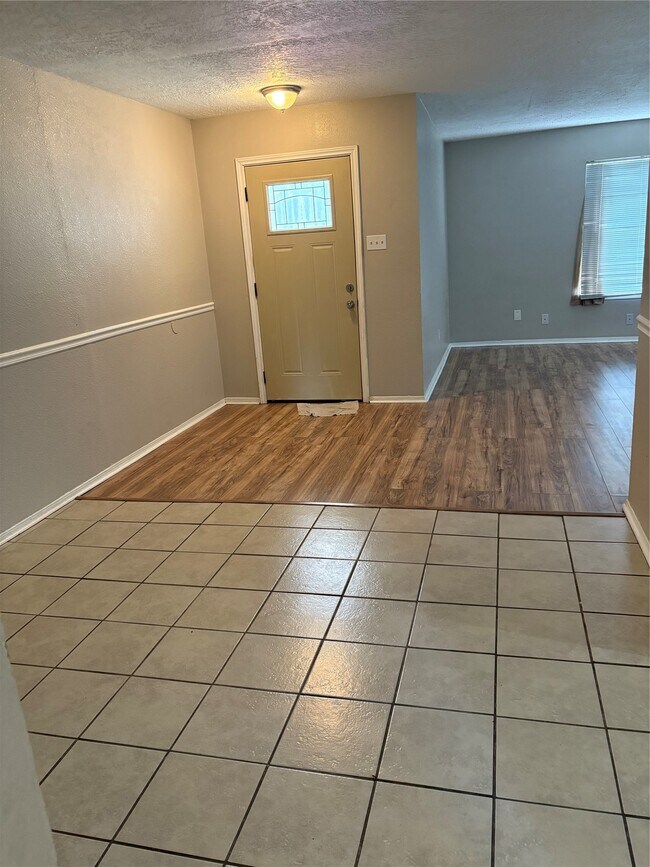 Building Photo - 927 Three Forks Dr