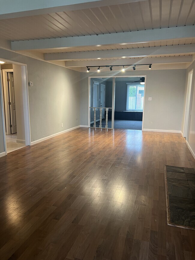 Building Photo - 2217 Madera Rd