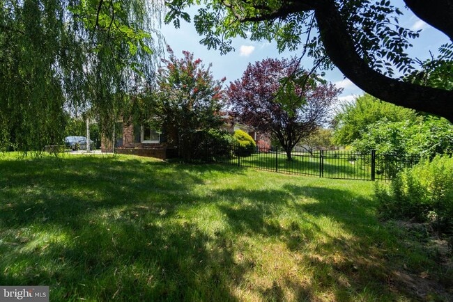 Building Photo - 610 Valley Brook Dr