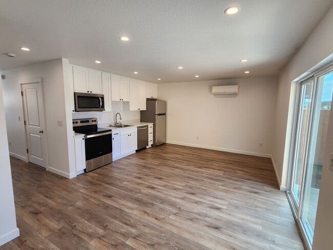 Building Photo - 1011 Peach Rd