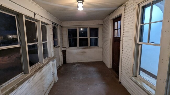Building Photo - Charming 3 bedroom/1 bath home in the heart of Akron!