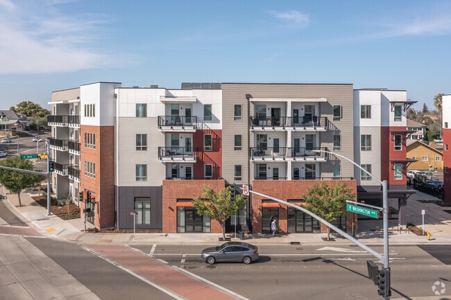 Building Photo - Main Street Plaza