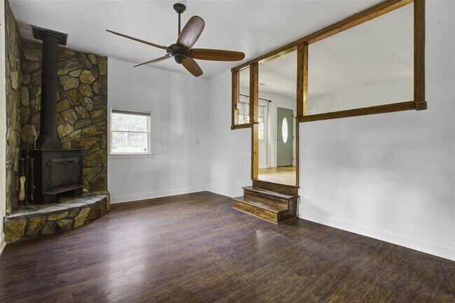 Building Photo - 221 Forest Cir