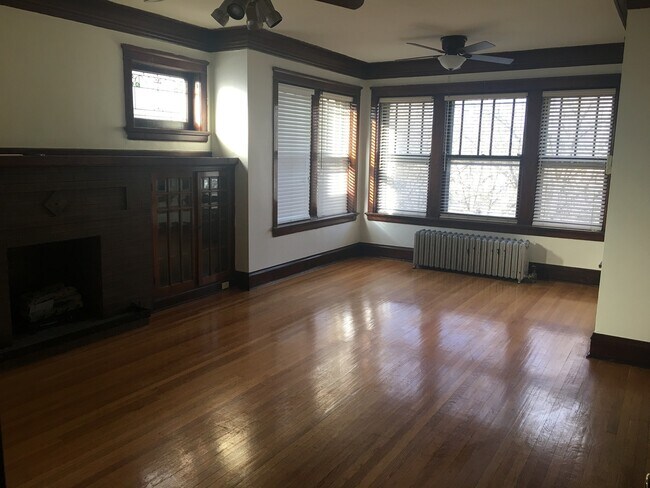 Building Photo - 5933 W Midway Park