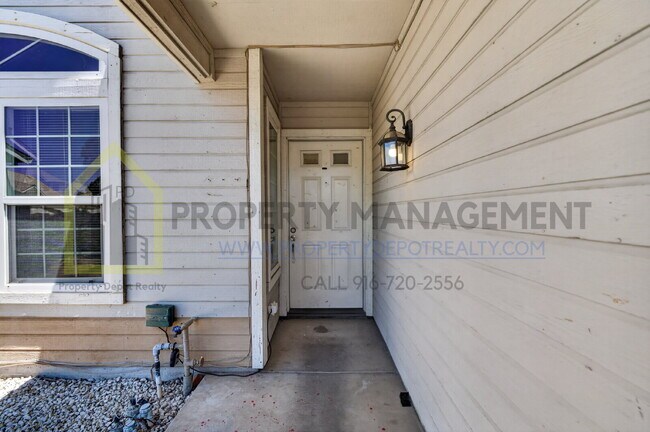 Building Photo - Spacious 3-Bedroom Retreat with 2.5 Baths in Prime Elk Grove Location