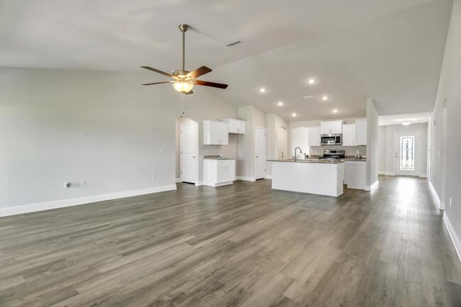 Building Photo - 3840 Redbud Wy