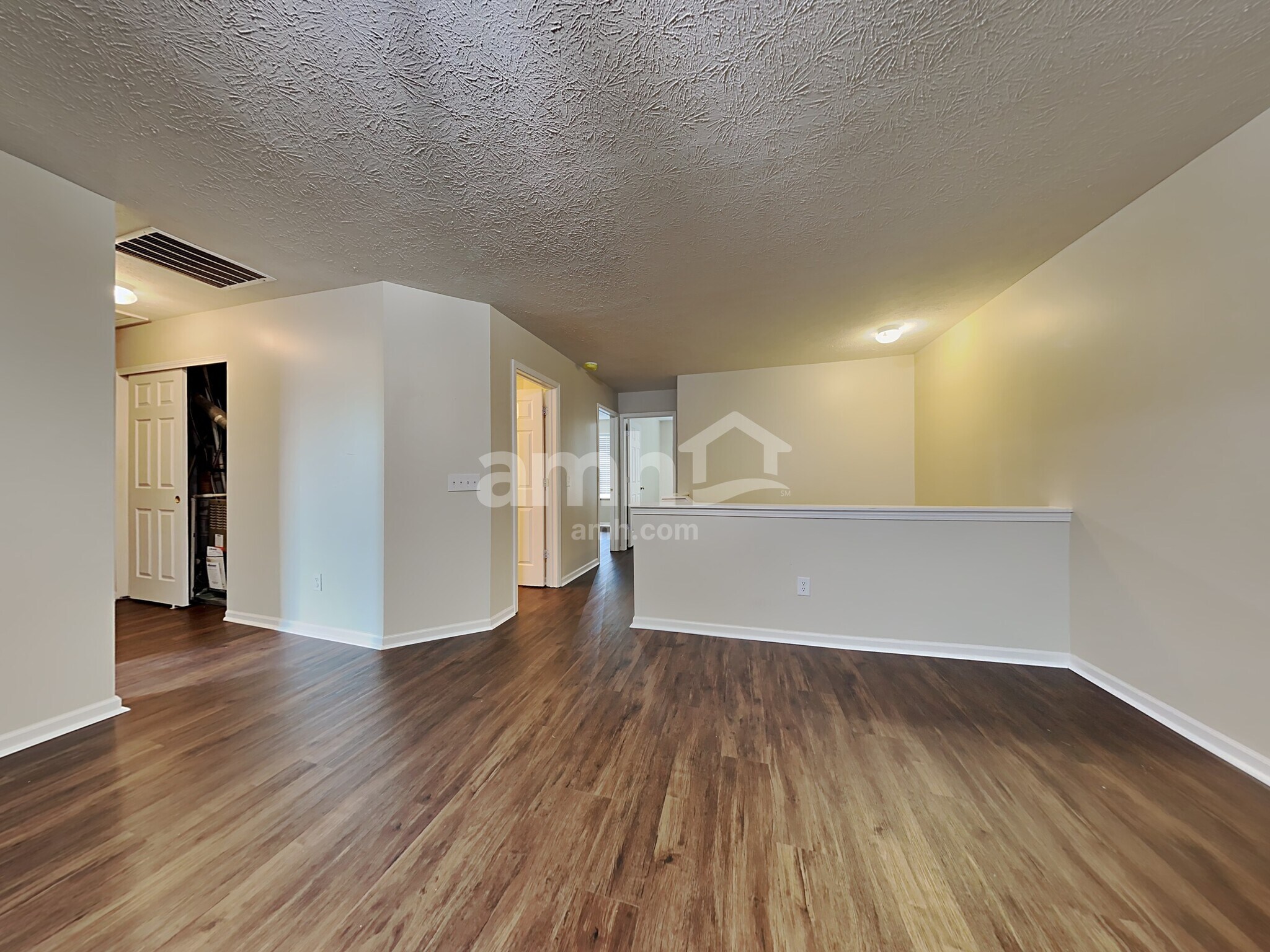 Building Photo - 2219 S Briarwood Dr
