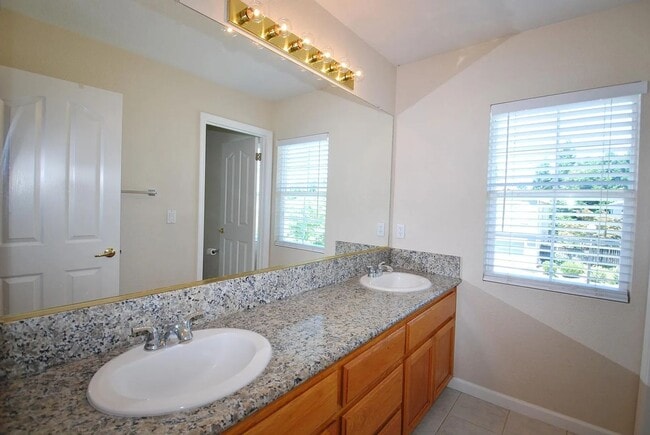Building Photo - Great home in Elk Grove!