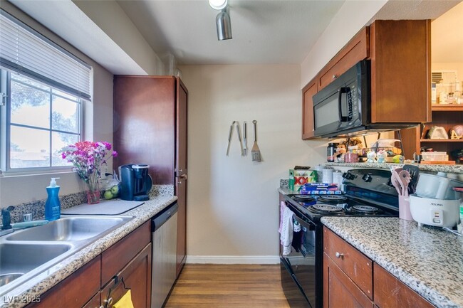 Building Photo - 2750 S Durango Dr