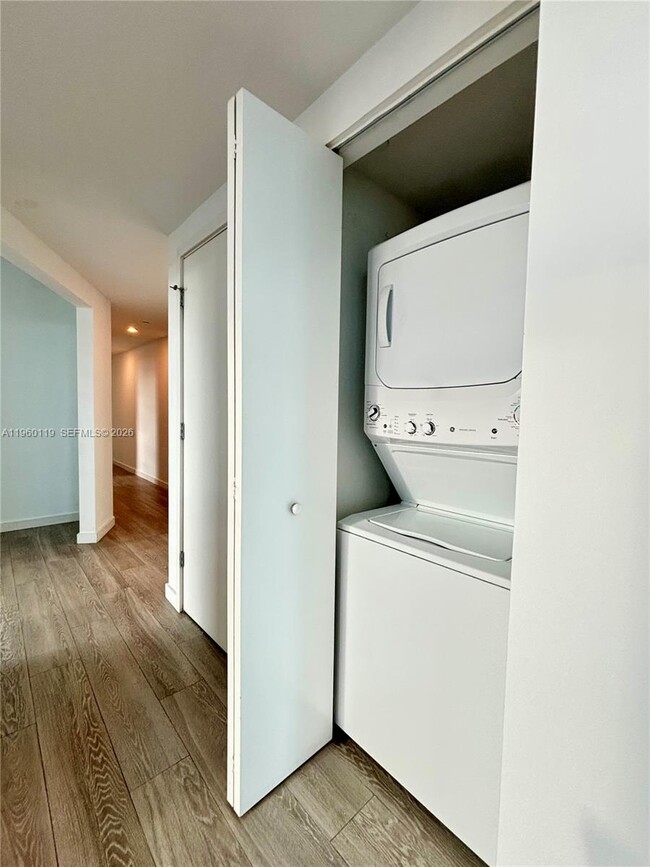 Building Photo - 501 NE 31st St