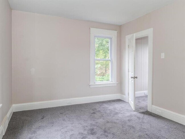 Building Photo - 2 bedroom House New Brighton