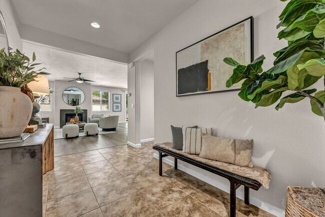 Building Photo - Beautiful 4-Bedroom Home in Damonte Ranch