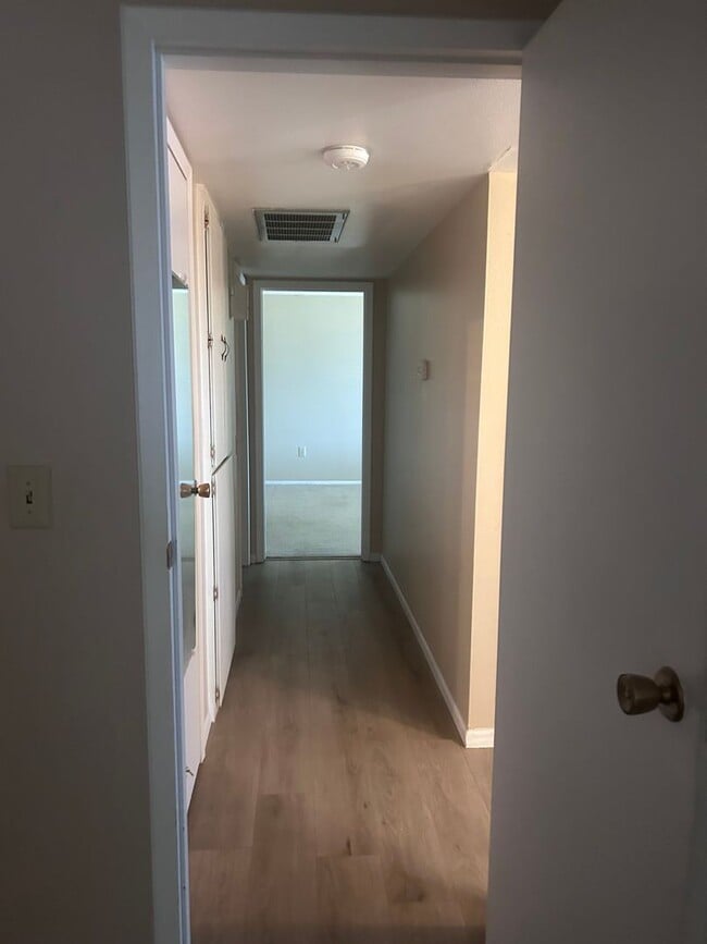 Building Photo - Charming 2-bedroom 2 baths in the heart of...