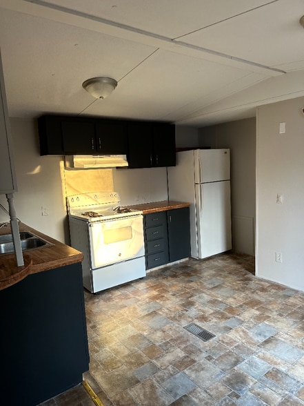 Building Photo - 0 Acorn Village Ln