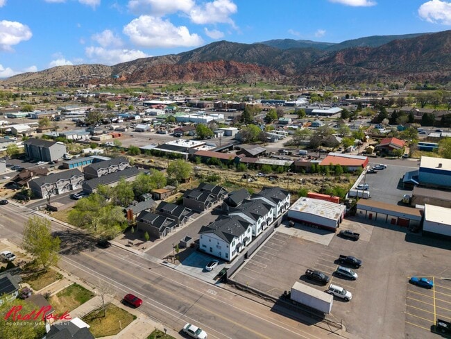 Building Photo - MOVE IN SPECIAL! Fresh, Modern Living, Just Steps Away From Everything in Cedar City