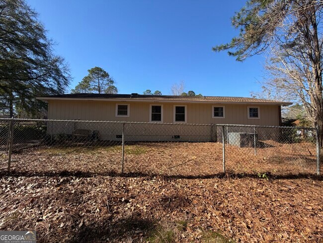 Building Photo - 305 Hillside Dr