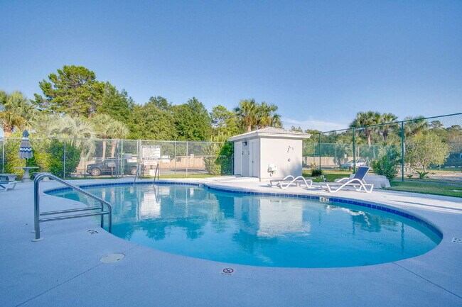 Building Photo - Navarre 3/2.5 Townhome – Minutes from Nava...