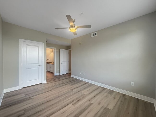 Building Photo - $0 DEPOSIT OPTION. UPDATED 2 BEDROOM CONDO...