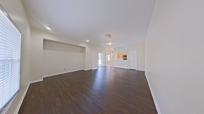 Building Photo - Lovely Large 5/4 Pool Home in West Haven