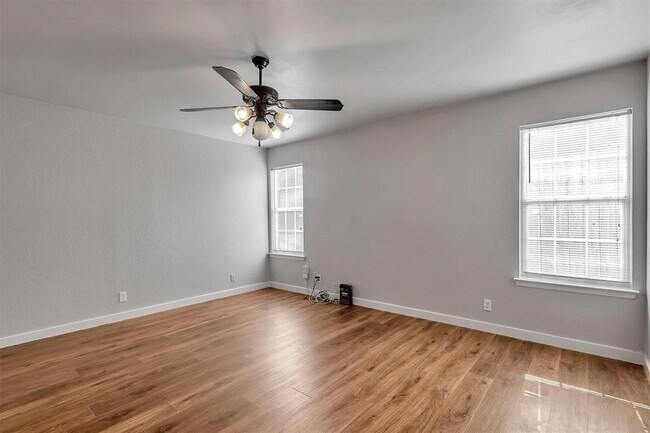 Building Photo - 1308 Troy Ln