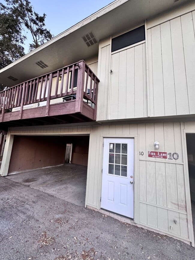 Building Photo - SECOND STORY CONDO WITH BILLS PAID