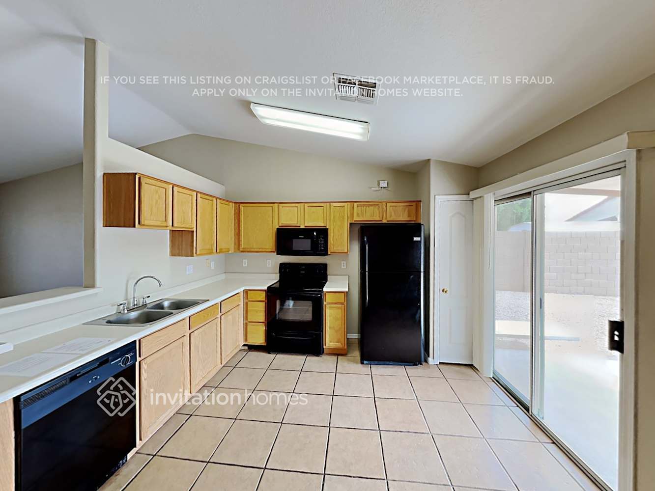 Building Photo - 965 W 15th Ave