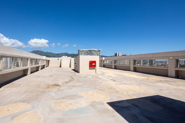 Building Photo - Keoni Ana in Waikiki - 2 Bedroom 1.5 Bath and 2 Parking Stalls!